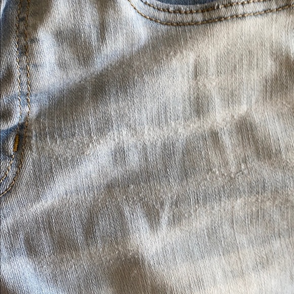 Light wash high wasted shorts - Picture 3 of 5